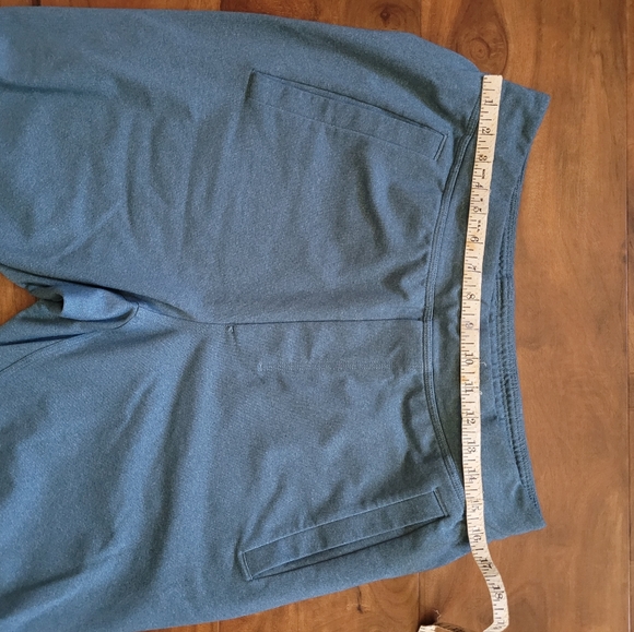 Lululemon Men's Shorts - Picture 9 of 9